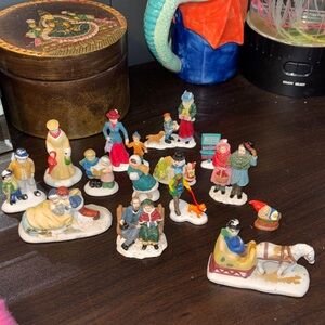 VINTAGE 14 PIECE miniature village, people, ceramic and plastic. Some of the c